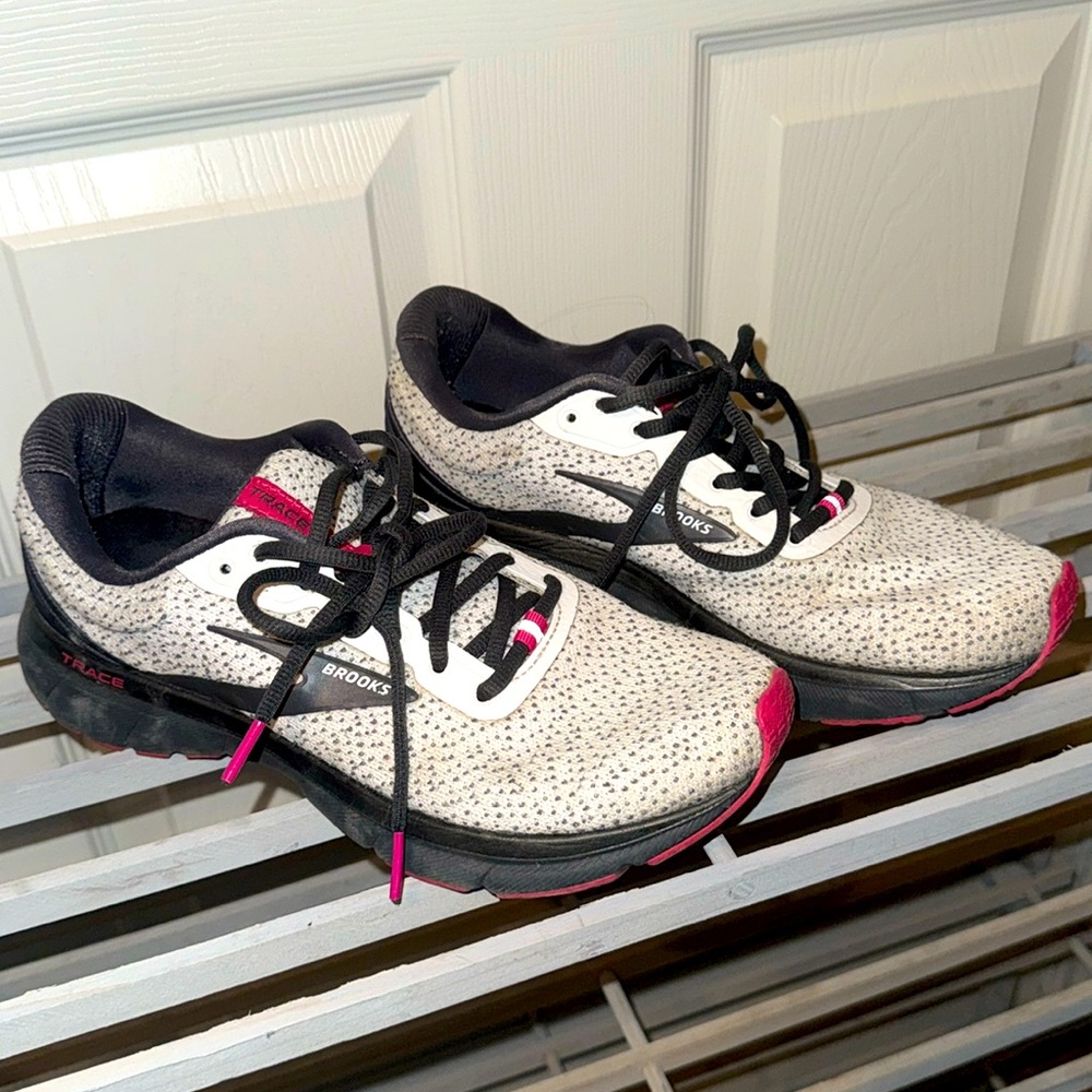 Women’s Brooks Trace Sneakers!
